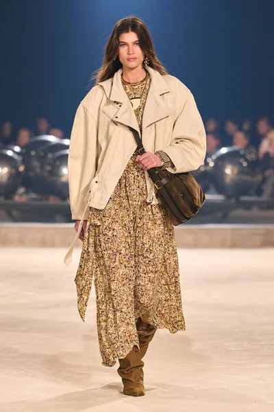 Look 32